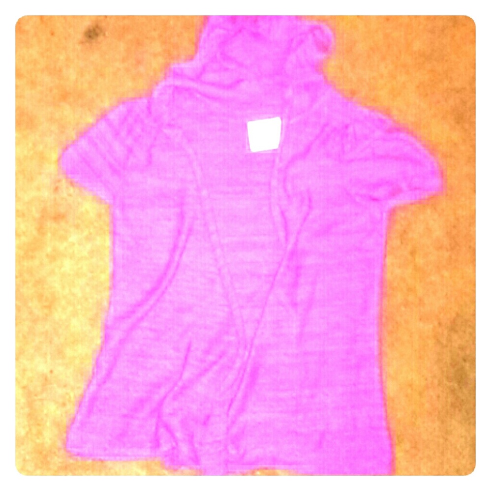 A short leaf sweater